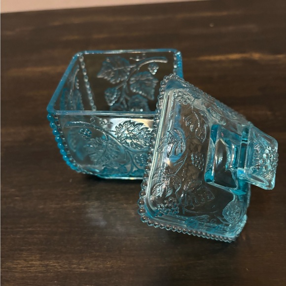 Vintage pressed glass sugar jar with lid. - Picture 5 of 5